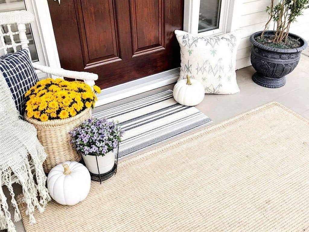 Fall_front_porch_ideas_cozy welcome
