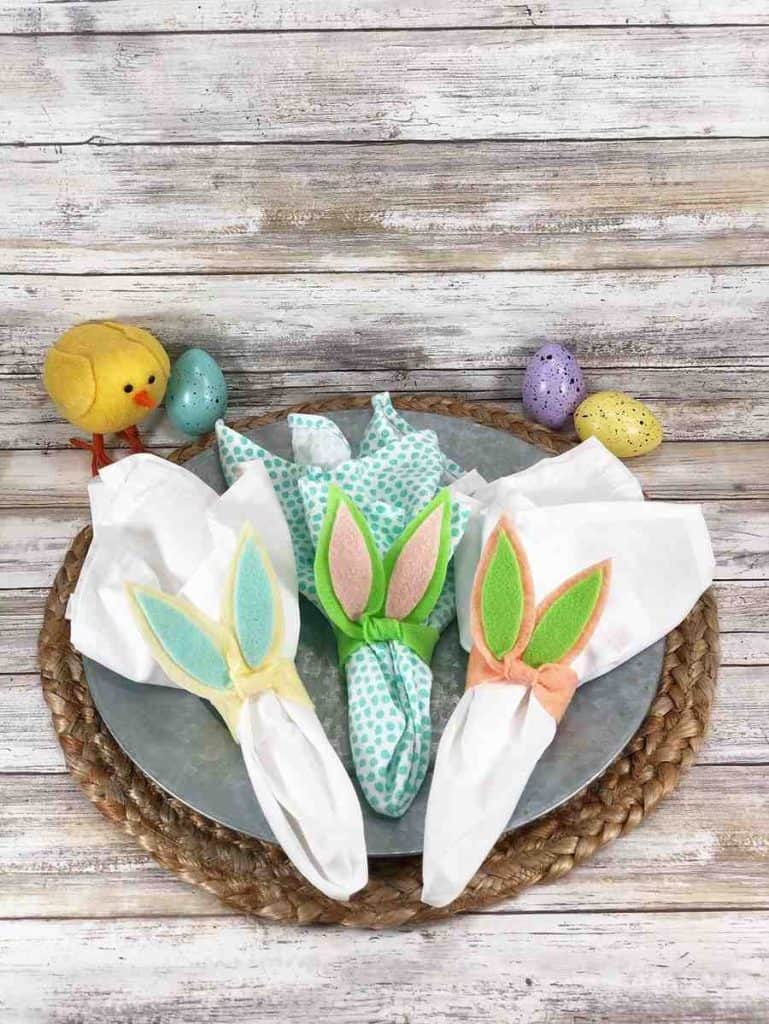 FELT-BUNNY-EARS-NAPKIN-RINGS-FOR-EASTER-PHOTO-1 (1)